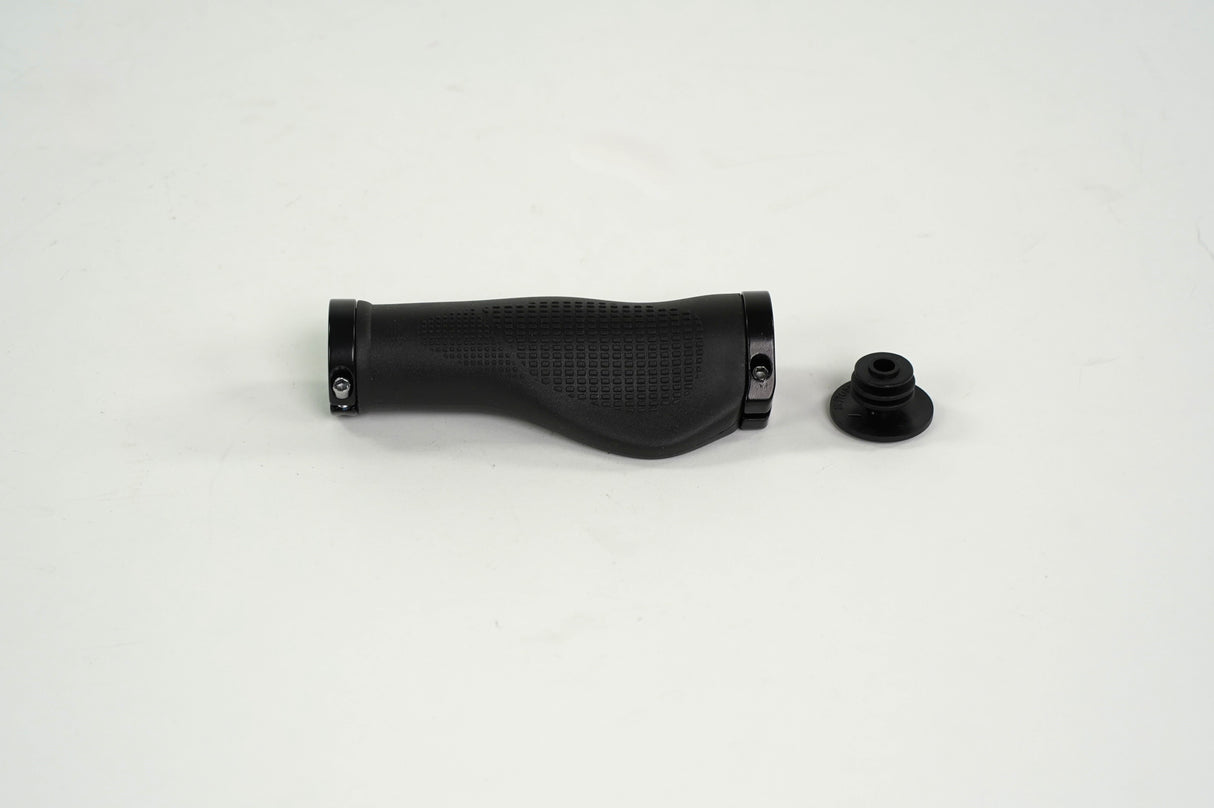 HANDGRIP, RIGHT