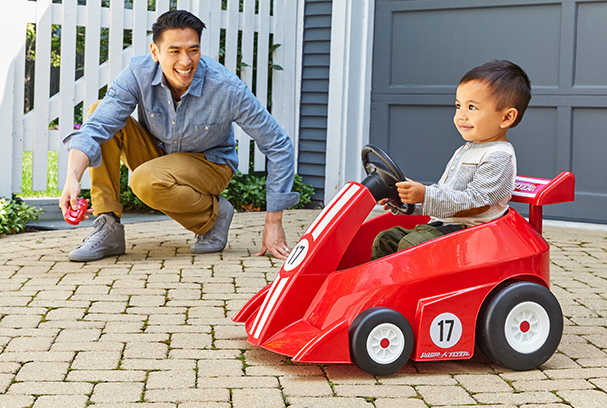 6V Remote Control Ride-On Car for Toddlers | Radio Flyer